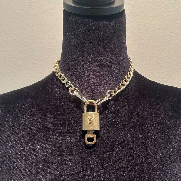 Louis Vuitton #338 Lock and Key Brass Gold - Picture 1 of 7